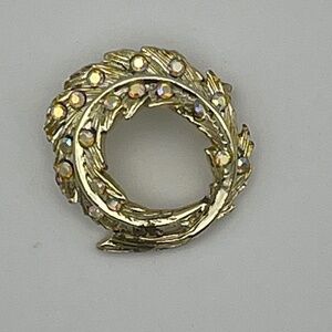 Aurora Borealis Rhinestone Gold tone Circle Leaf Pin Brooch Vintage